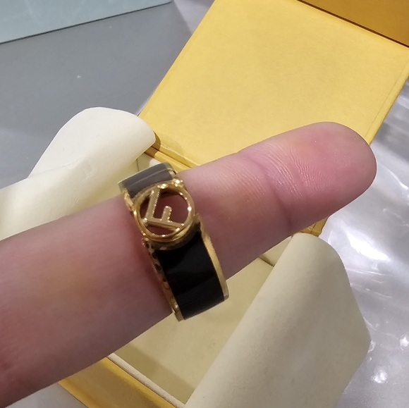 Authentic Fendi ring size Large with original box - Picture 3 of 9